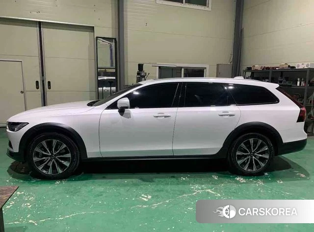 Volvo V90 Cross-Country 2022 Белый из Кореи, фото 5