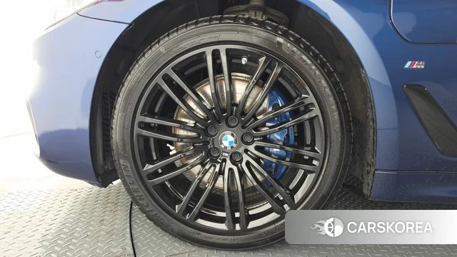 BMW 5 Series (G30) id 4338897 из Кореи 32