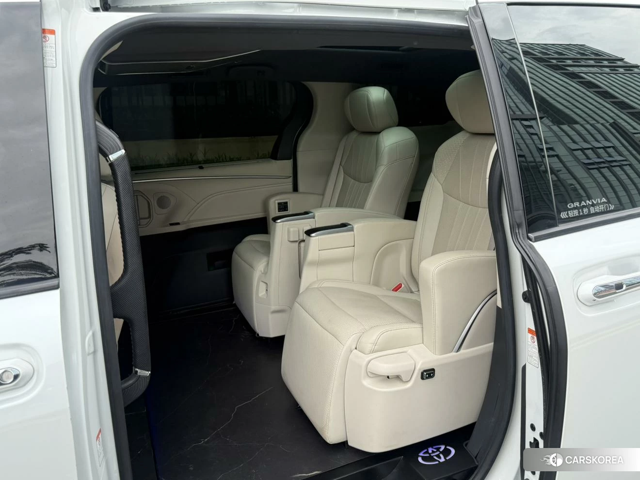 Toyota Granvia id 4510917 из Китая 17