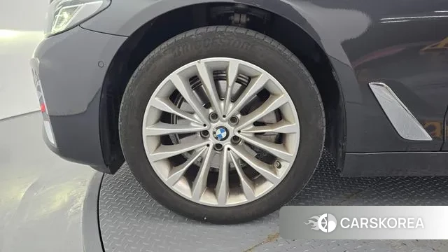 BMW 5 Series (G30) id 3383432 из Кореи 15