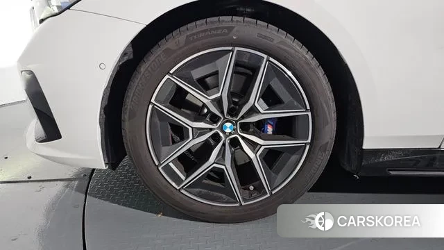 BMW 5 Series (G60) id 3371716 из Кореи 15