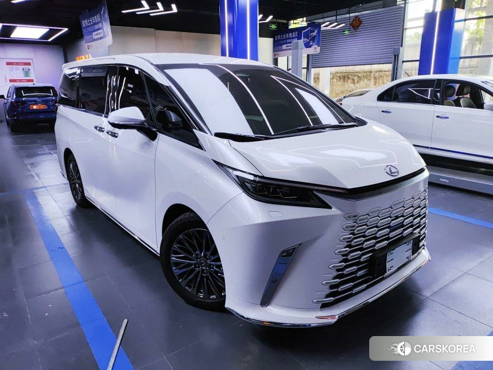 Lexus LM 2026 Белый из Китая, фото 5