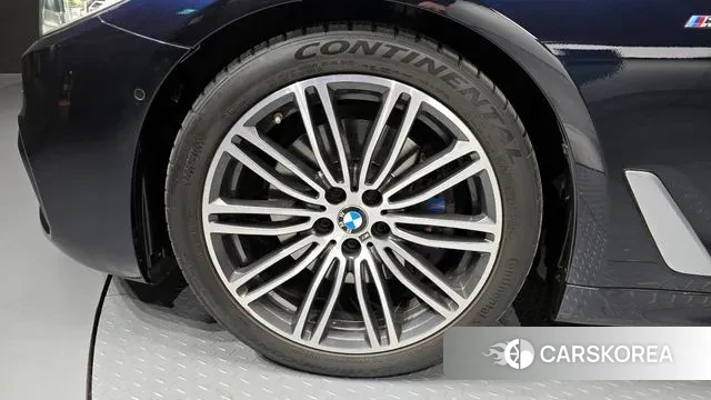 BMW 5 Series (G30) id 3682162 из Кореи 15