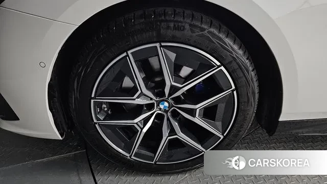 BMW 5 Series (G60) id 3609968 из Кореи 15