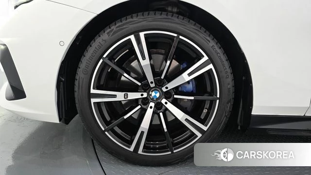BMW 5 Series (G60) id 4591226 из Кореи 30