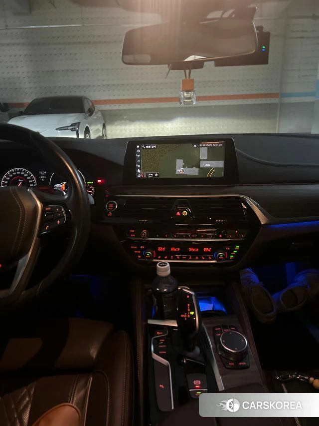 BMW 5 Series (G30) 2018 Белый из Кореи, фото 5