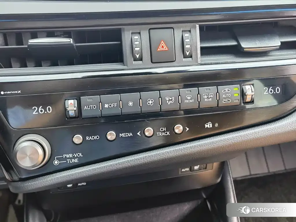 Lexus ES id 4659709 из Китая 27