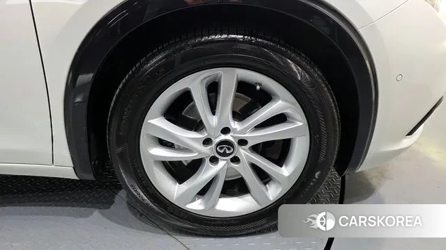 Infiniti Q30 id 3778956 из Кореи 15