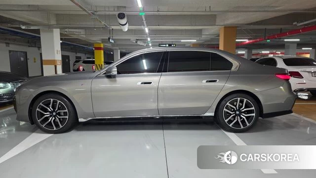 BMW 7 Series (G70) id 3825664 из Кореи 14