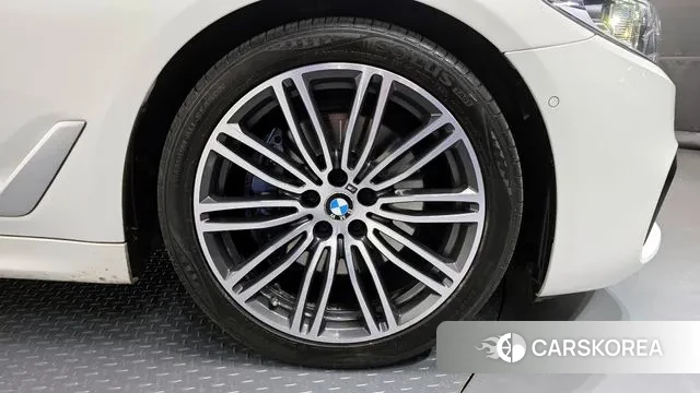 BMW 5 Series (G30) id 3636393 из Кореи 15