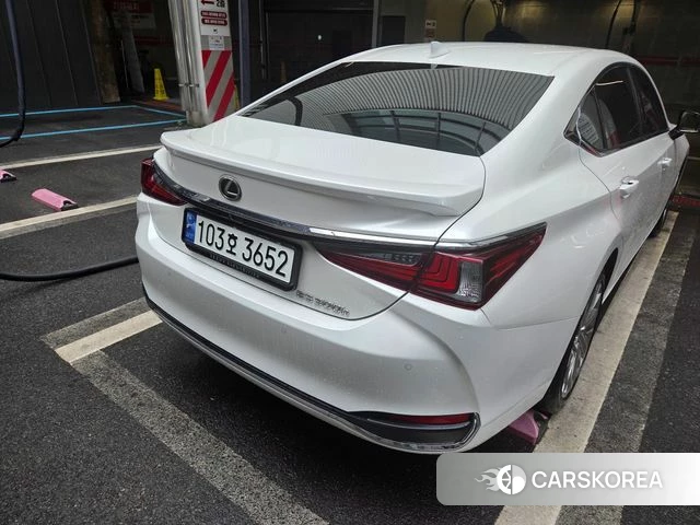 Lexus ES300h 7th generation 2023 Белый из Кореи, фото 5