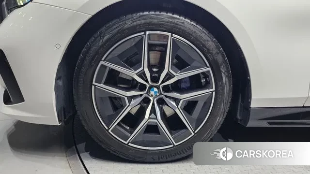 BMW 5 Series (G60) id 2900027 из Кореи 15