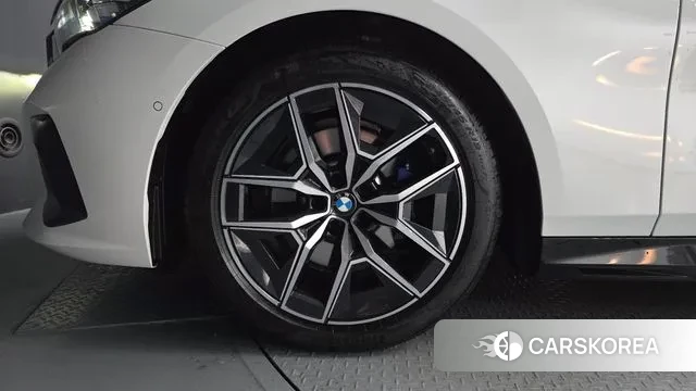 BMW 5 Series (G60) id 3679342 из Кореи 15