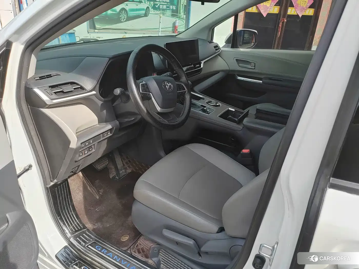 Toyota Granvia 2023 Белый из Китая, фото 5