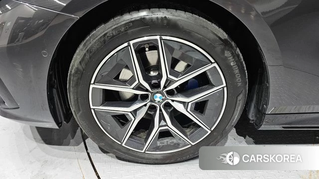 BMW 5 Series (G60) id 4185707 из Кореи 29