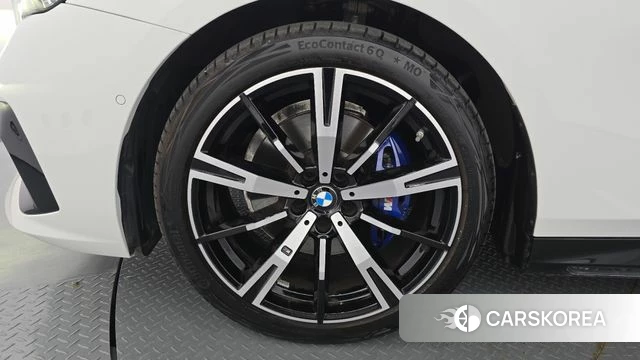 BMW 5 Series (G60) id 4527580 из Кореи 27