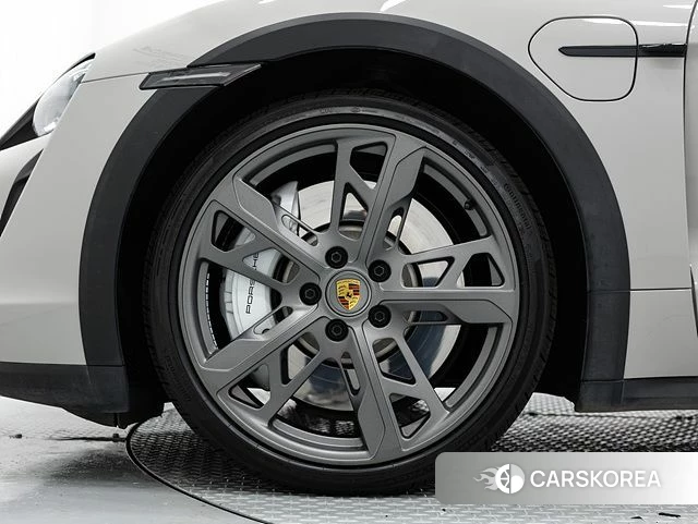 Porsche Taycan id 4308475 из Кореи 15