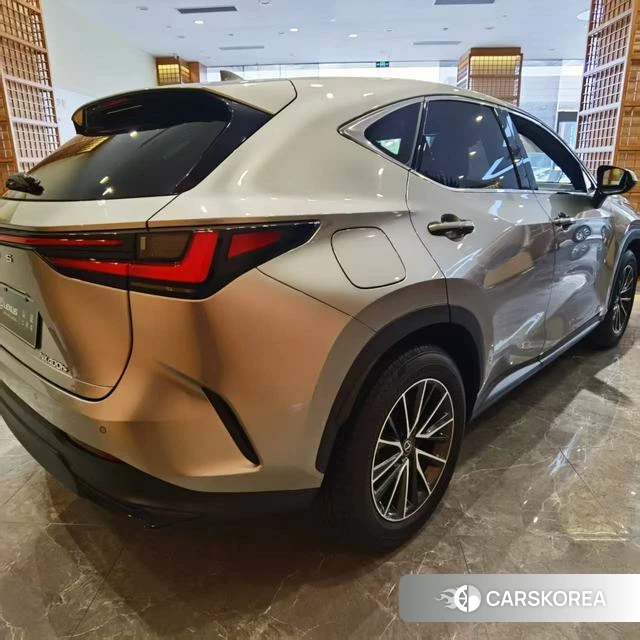 Lexus NX PHEV 2023 Серебристо-серый из Китая, фото 5