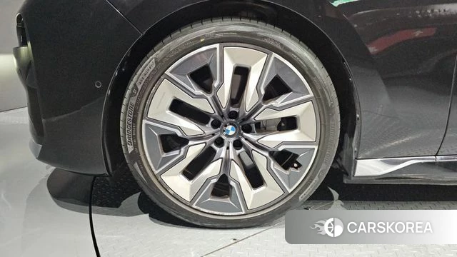 BMW i7 (G70) id 4854489 из Кореи 27