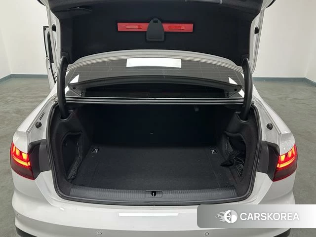 Audi A4L id 3889748 из Китая 13