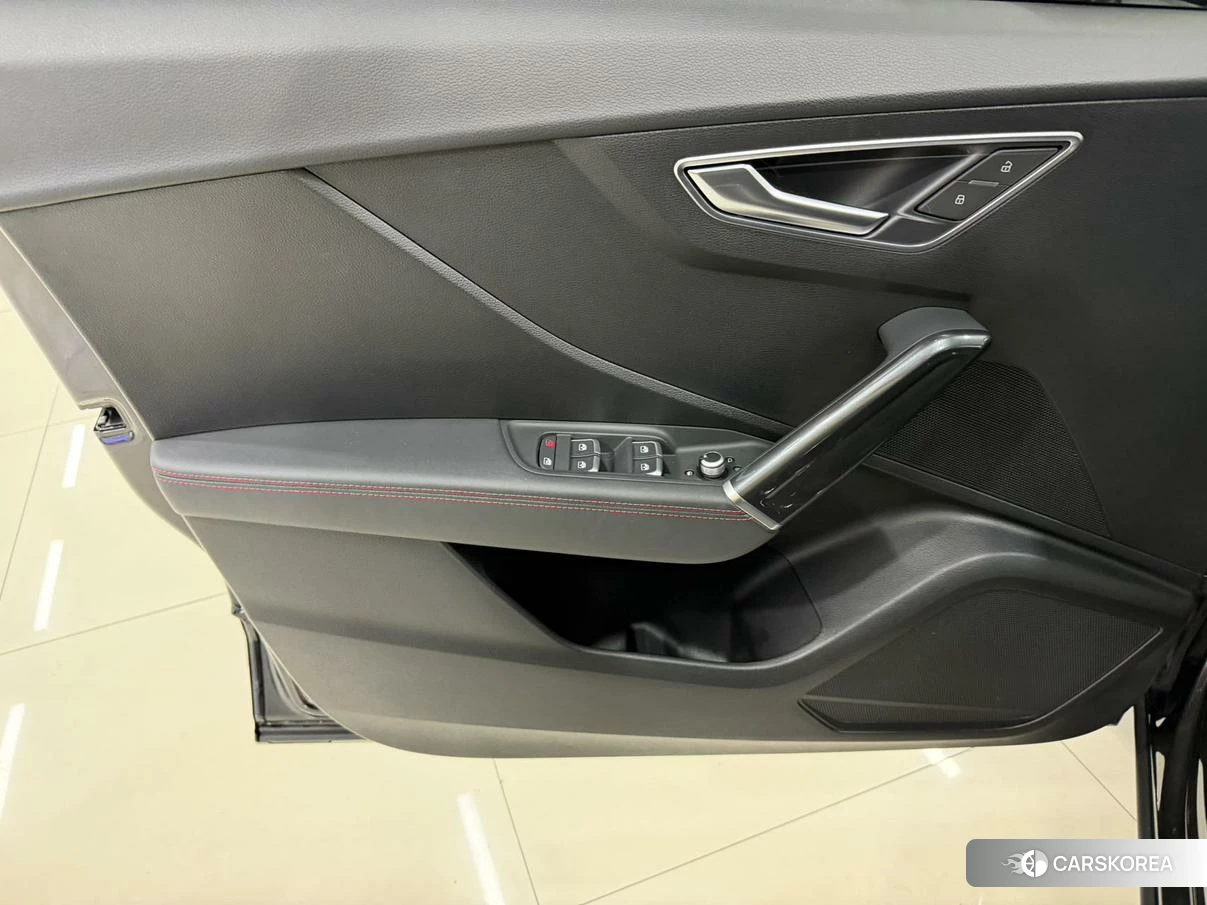 Audi Q2L id 4455090 из Китая 19