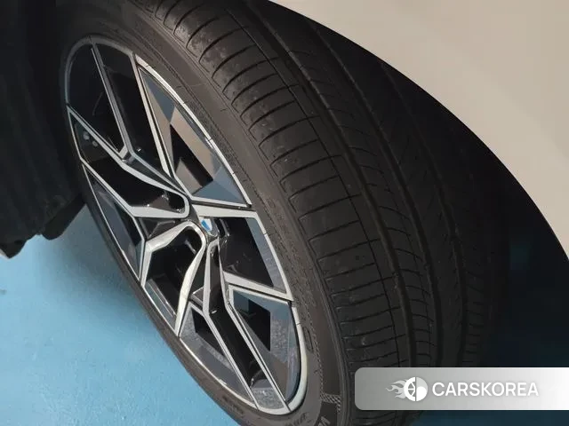 BMW 5 Series (G60) 2023 Белый из Кореи, фото 5