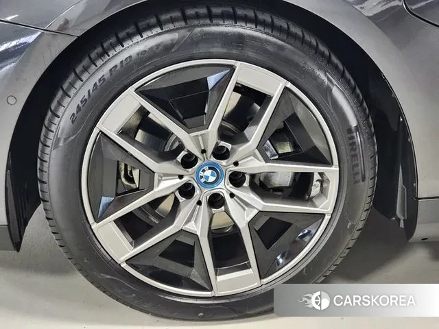 BMW 5 Series (G60) id 3365276 из Кореи 15