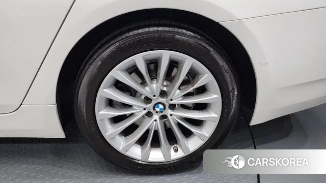 BMW 5 Series (G30) id 3707396 из Кореи 15