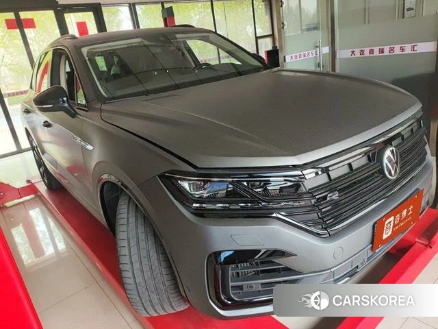 Volkswagen Touareg 2024 Темно-серый из Китая, фото 5