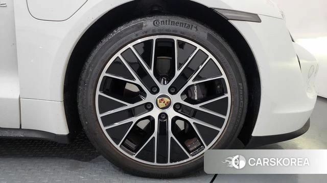 Porsche Taycan id 3806312 из Кореи 15