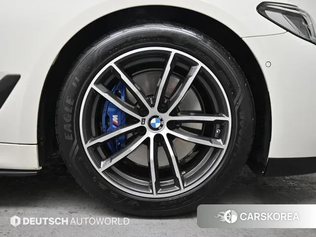 BMW 5 Series (G30) 2023 Белый из Кореи, фото 5