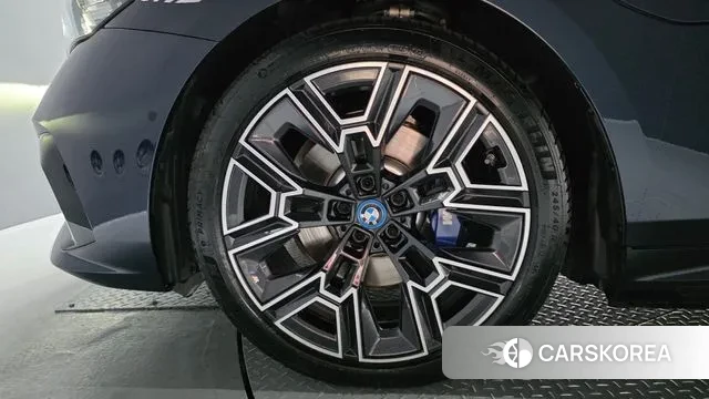 BMW 5 Series (G60) id 3733981 из Кореи 15