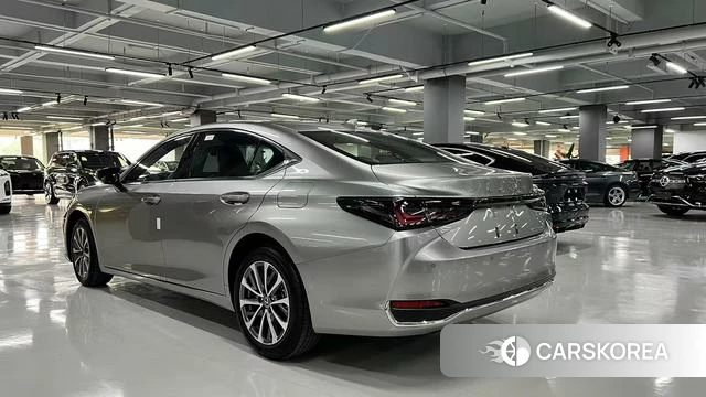 Lexus ES id 4301643 из Китая 11