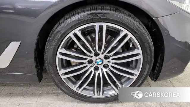 BMW 5 Series (G30) id 3635985 из Кореи 15