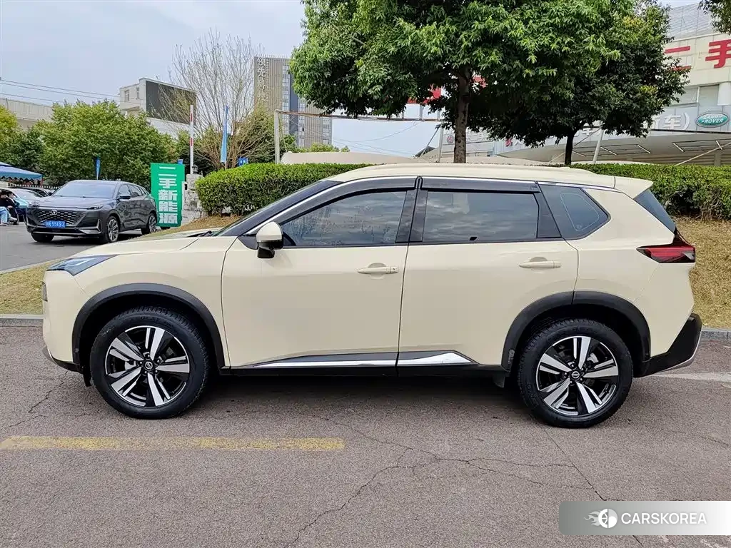 Nissan X-Trail 2022 Yellow/orange из Китая, фото 5