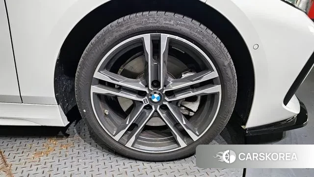 BMW 1 Series (F40) id 3011028 из Кореи 15