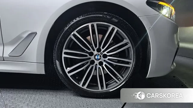 BMW 5 Series (G30) id 3139842 из Кореи 15