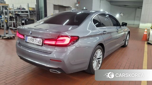 BMW 5 Series (G30) 2023 Цвет галактики из Кореи, фото 5