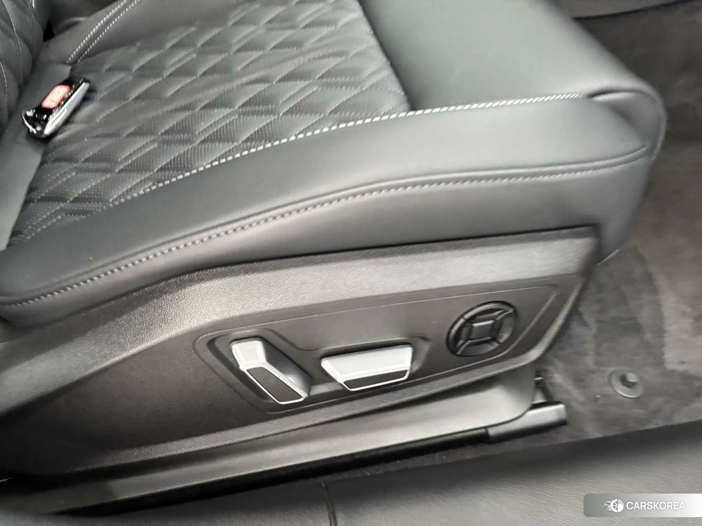 Audi A6L id 4513839 из Китая 27