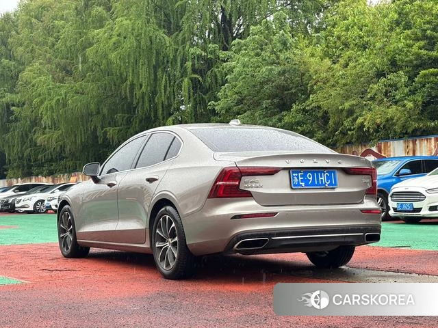 Volvo S60 2020 Шампань из Китая, фото 6
