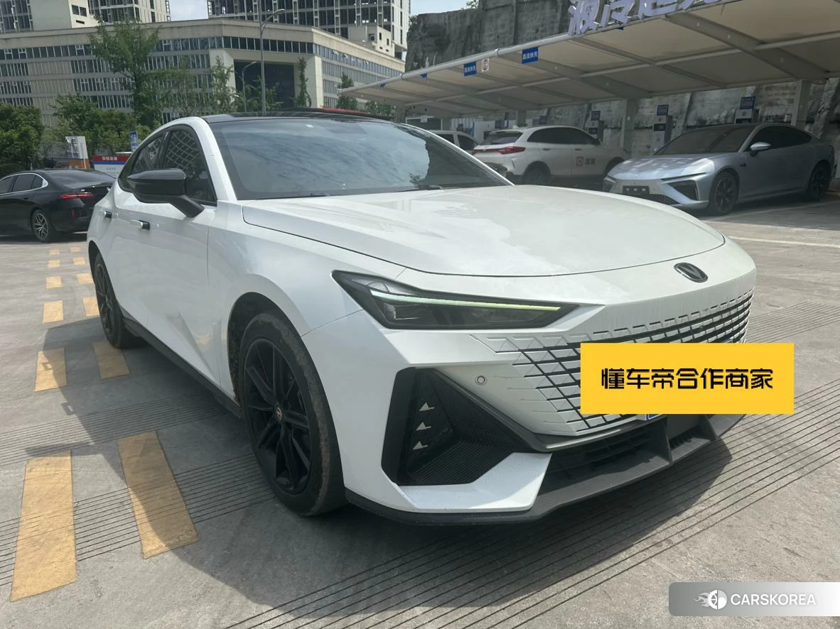 Chang'an UNI-V 2022 Белый из Китая, фото 5