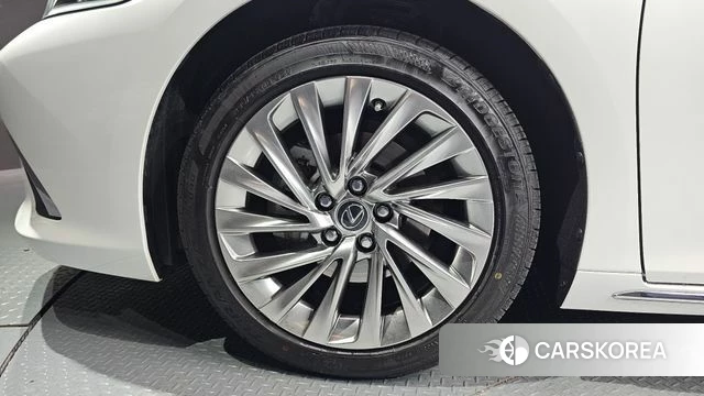 Lexus ES300h 7th generation id 4266100 из Кореи 27