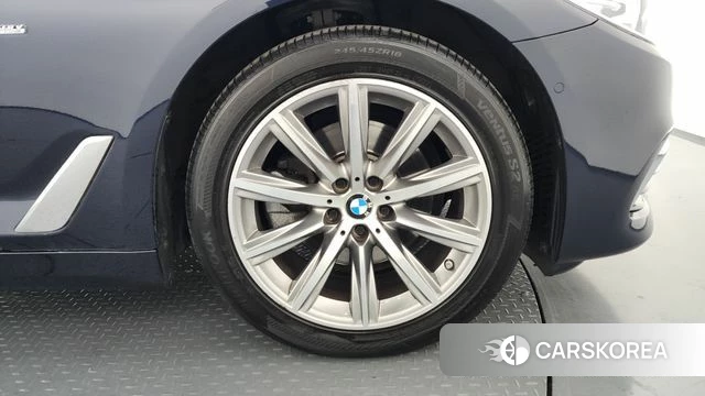 BMW 5 Series (G30) id 3801566 из Кореи 15