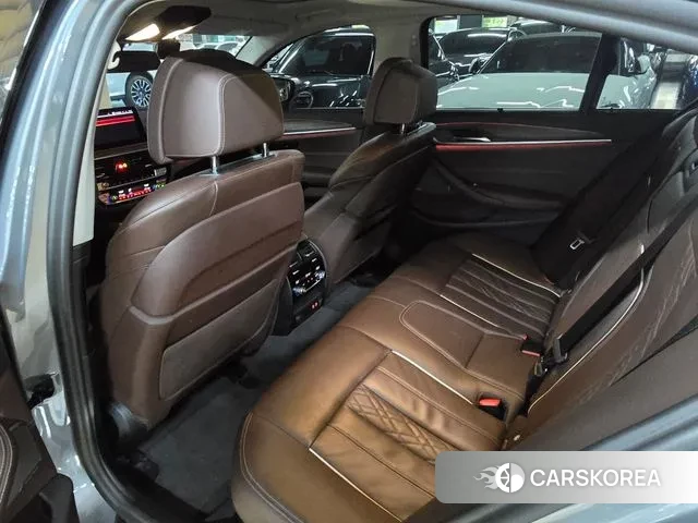 BMW 5 Series (G30) 2022 Серебристо-серый из Кореи, фото 6