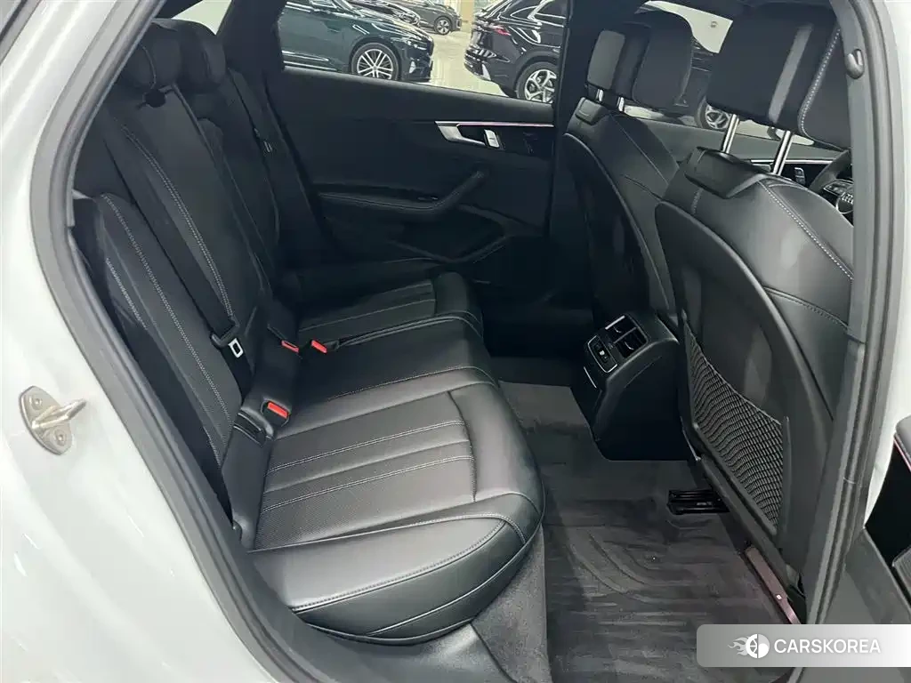 Audi A4L id 4622391 из Китая 11