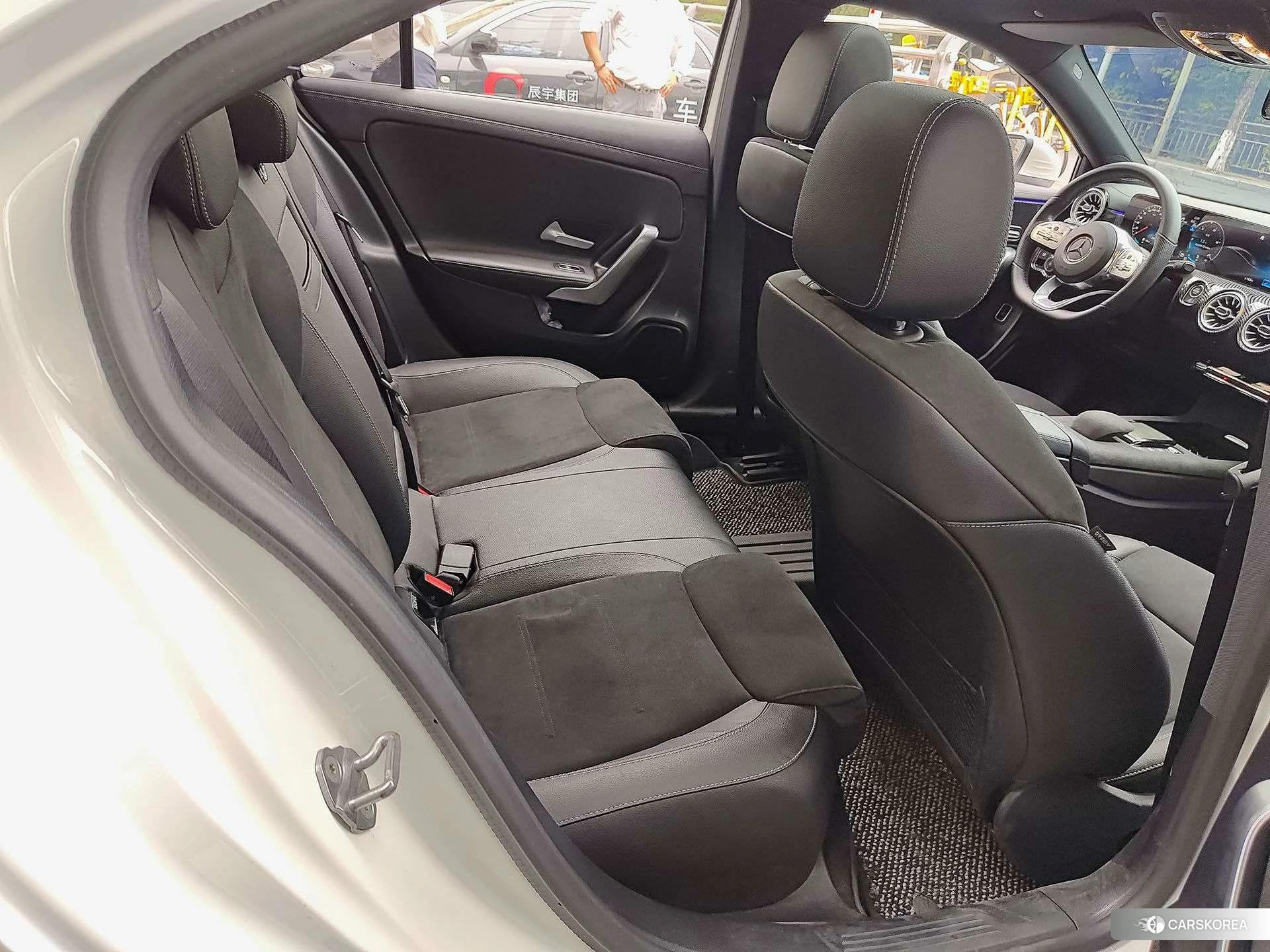 Mercedes-Benz Class A 2021 Белый из Китая, фото 6