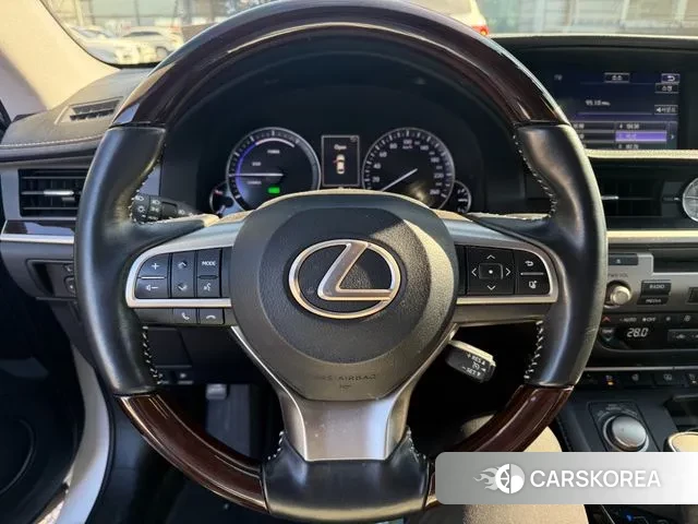 Lexus New ES300h id 3612810 из Кореи 10