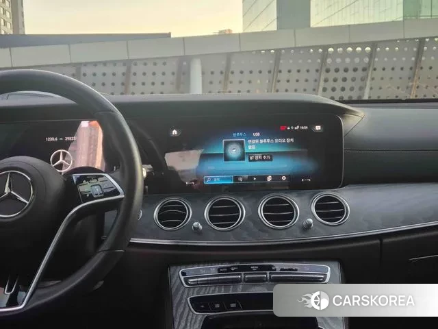 Mercedes-Benz E-Class W213 2022 Белый из Кореи, фото 5