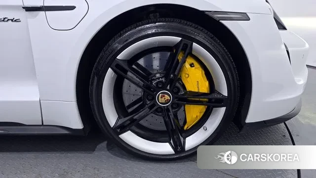 Porsche Taycan id 3458648 из Кореи 15