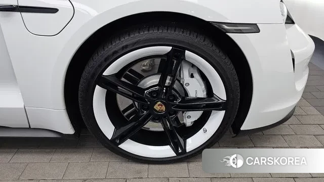 Porsche Taycan id 3690726 из Кореи 15